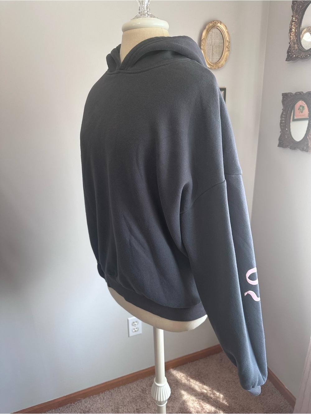 Edikted Bonney Bow Detail Hoodie Sweatshirt in Dark Gray - Picture 3 of 8